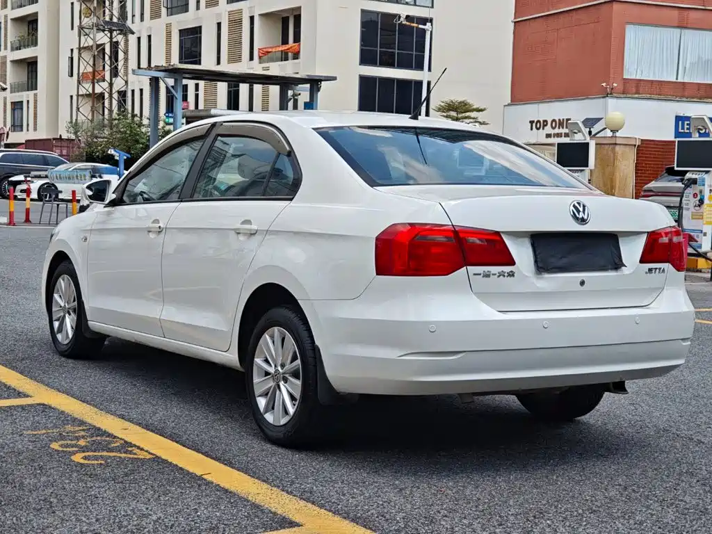 Volkswagen Jetta — миниатюра 7