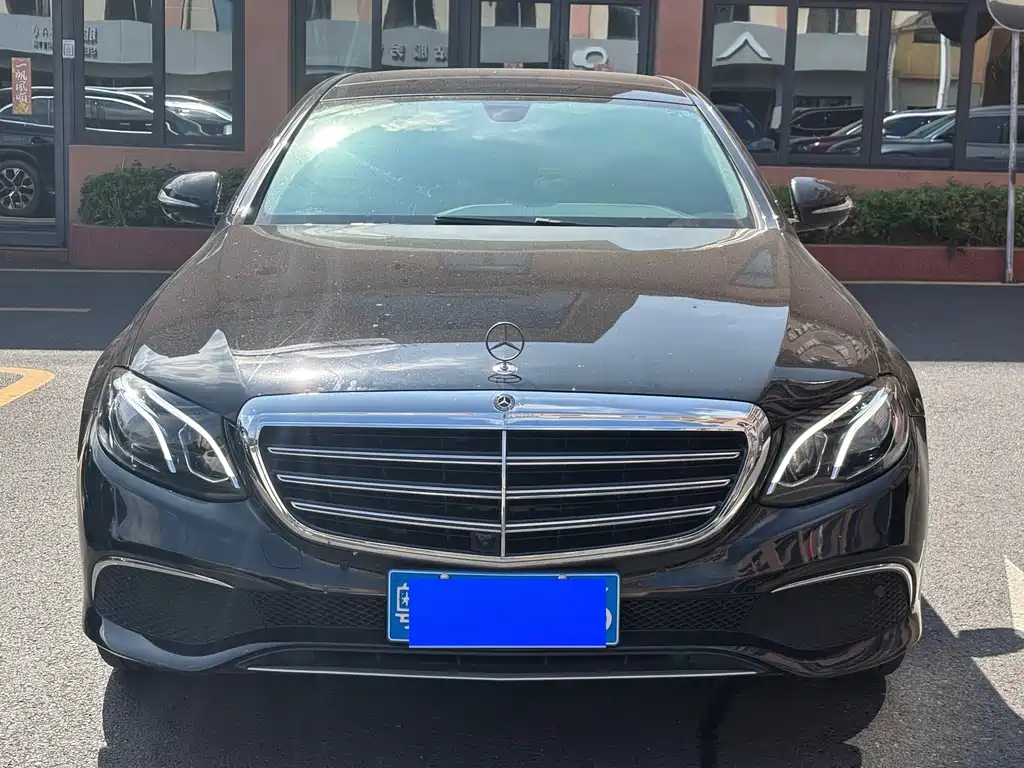 Mercedes-Benz E-Class — миниатюра 3