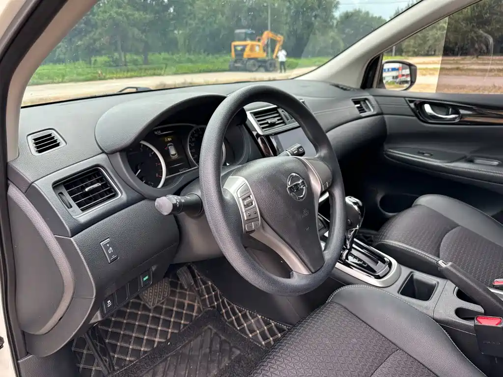 Nissan Tiida — миниатюра 13