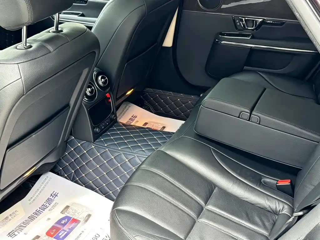 Jaguar XJ — миниатюра 15
