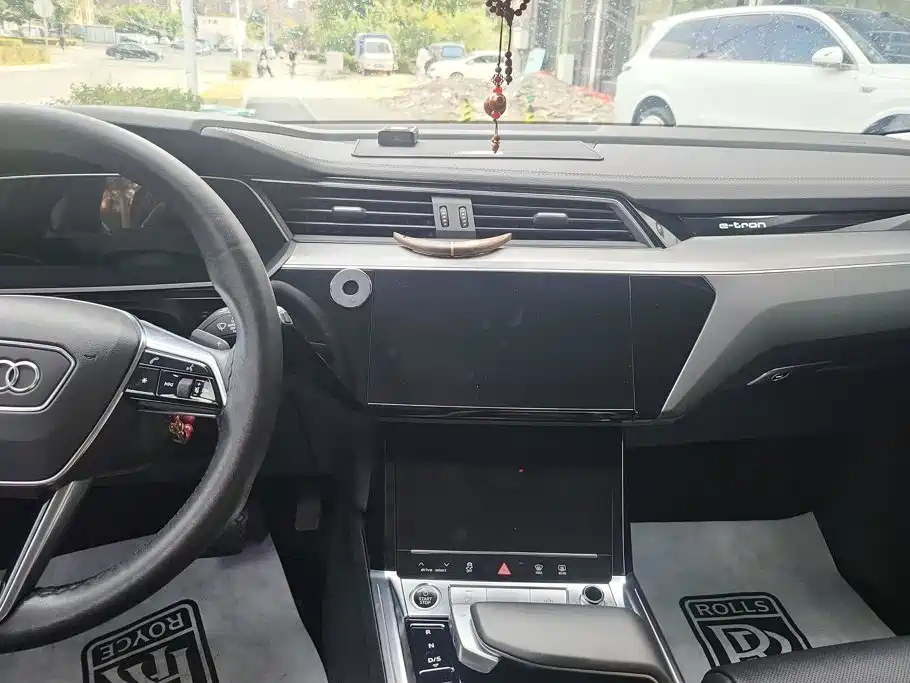 Audi e-tron — миниатюра 13