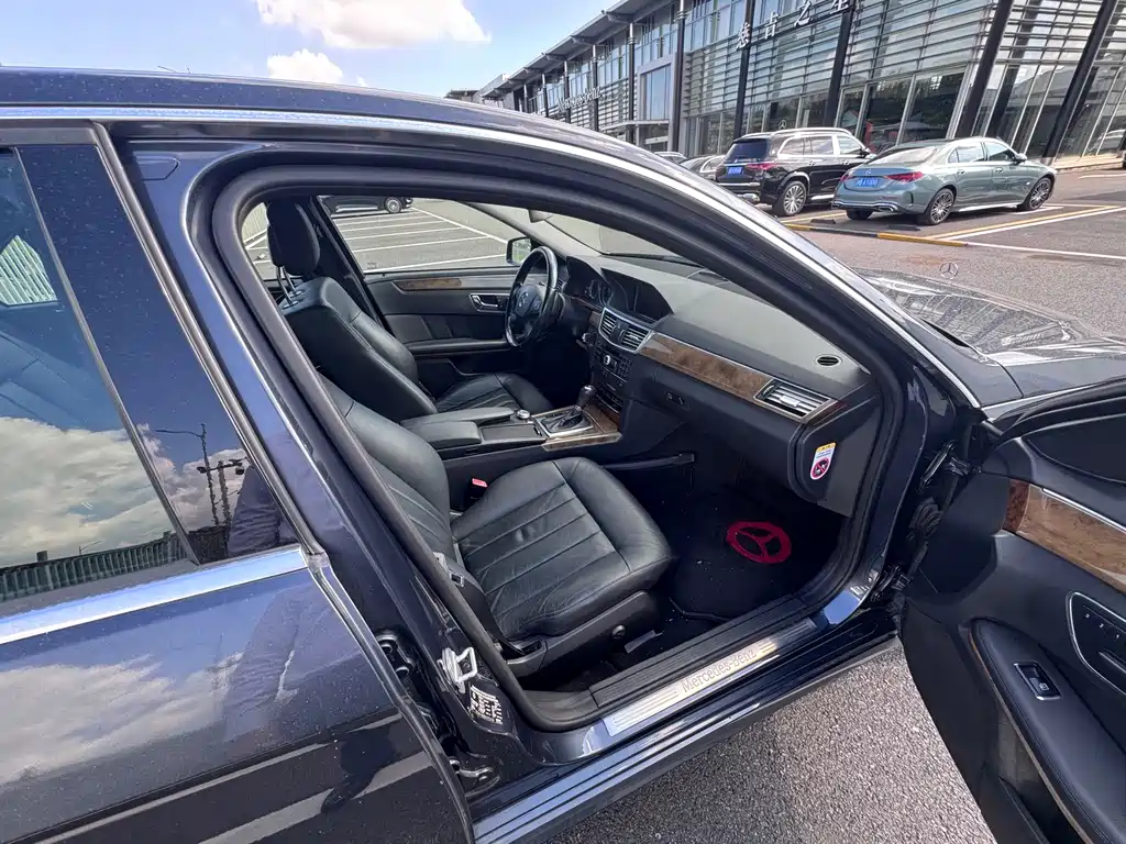 Mercedes-Benz E-Class — миниатюра 13