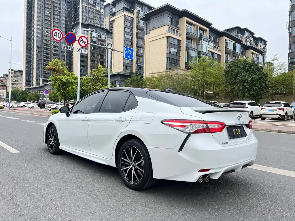 TOYOTA CAMRY