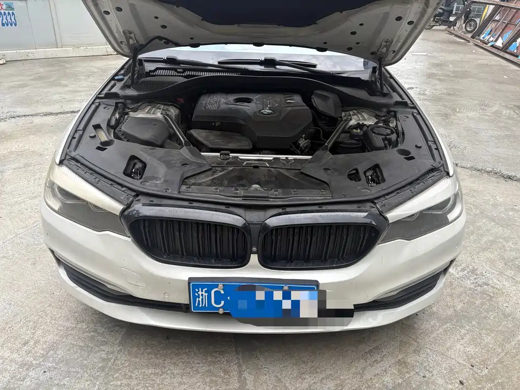BMW 5 Series — миниатюра 8