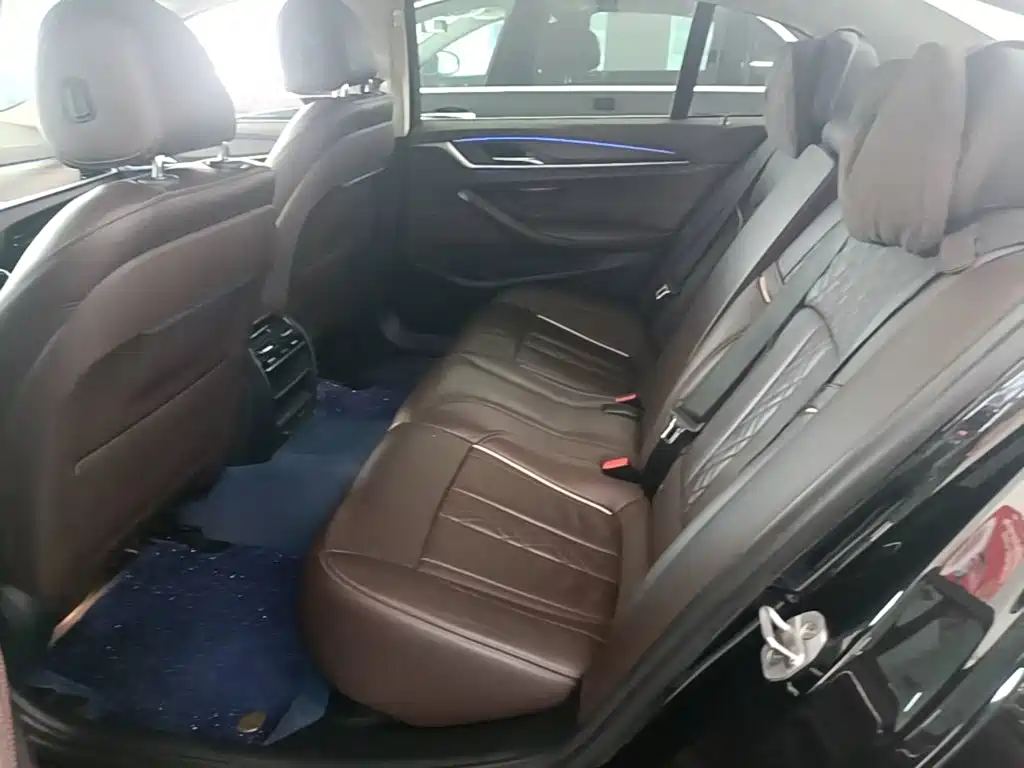 BMW 5 Series — миниатюра 17