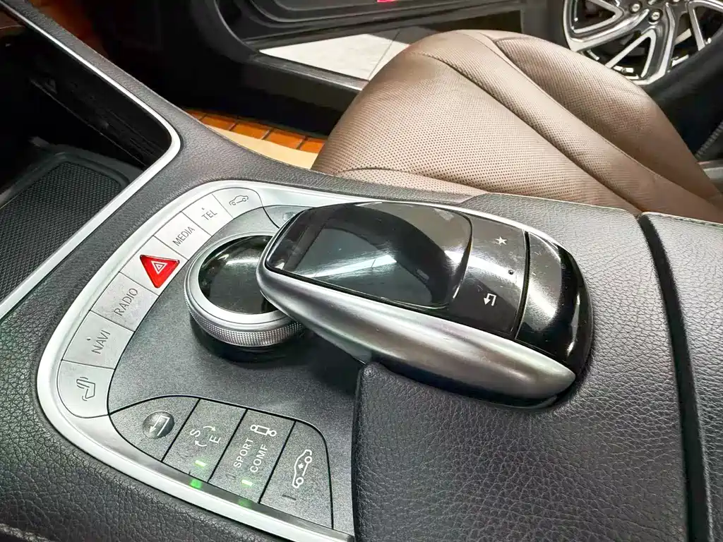 Mercedes-Benz S-Class — миниатюра 11