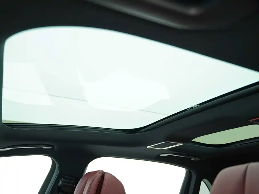 Mercedes-Benz E-Class — миниатюра 10