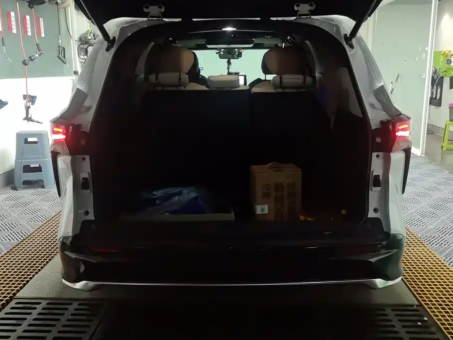Toyota Granvia — миниатюра 4