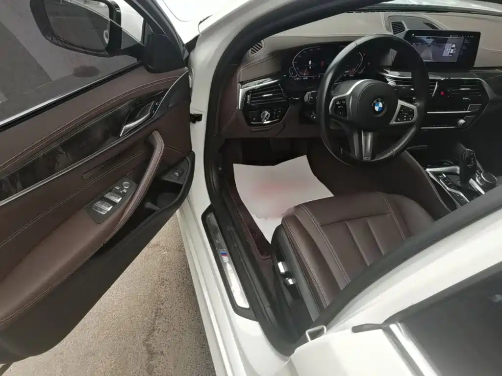 BMW 5 Series — миниатюра 16