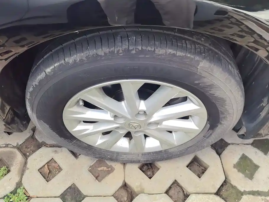 Toyota Camry — миниатюра 6