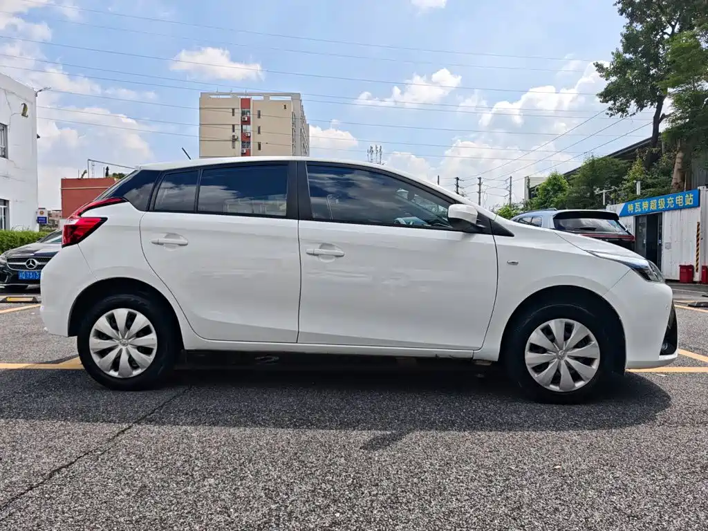 Toyota Yaris L — миниатюра 4