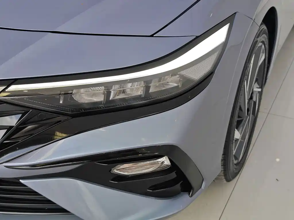 Hyundai Elantra — миниатюра 12