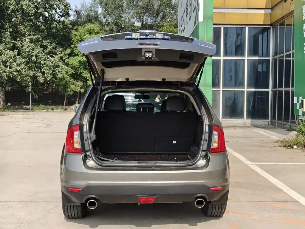 Ford Edge (Import) — миниатюра 10