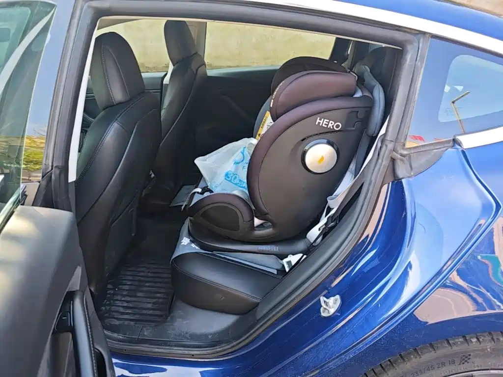 Tesla Model 3 — миниатюра 17