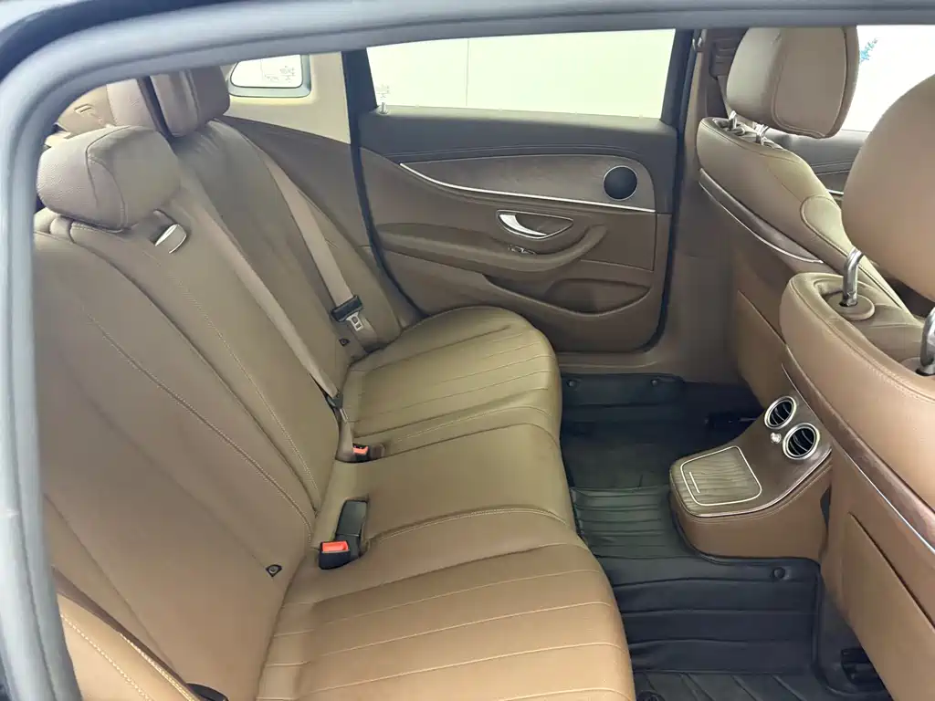 Mercedes-Benz E-Class — миниатюра 10