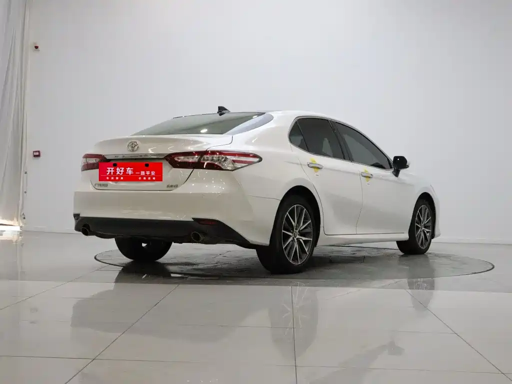 Toyota Camry — миниатюра 4