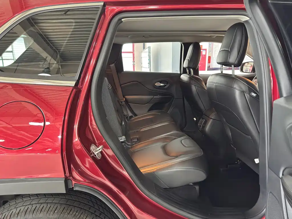 Jeep Cherokee — миниатюра 10