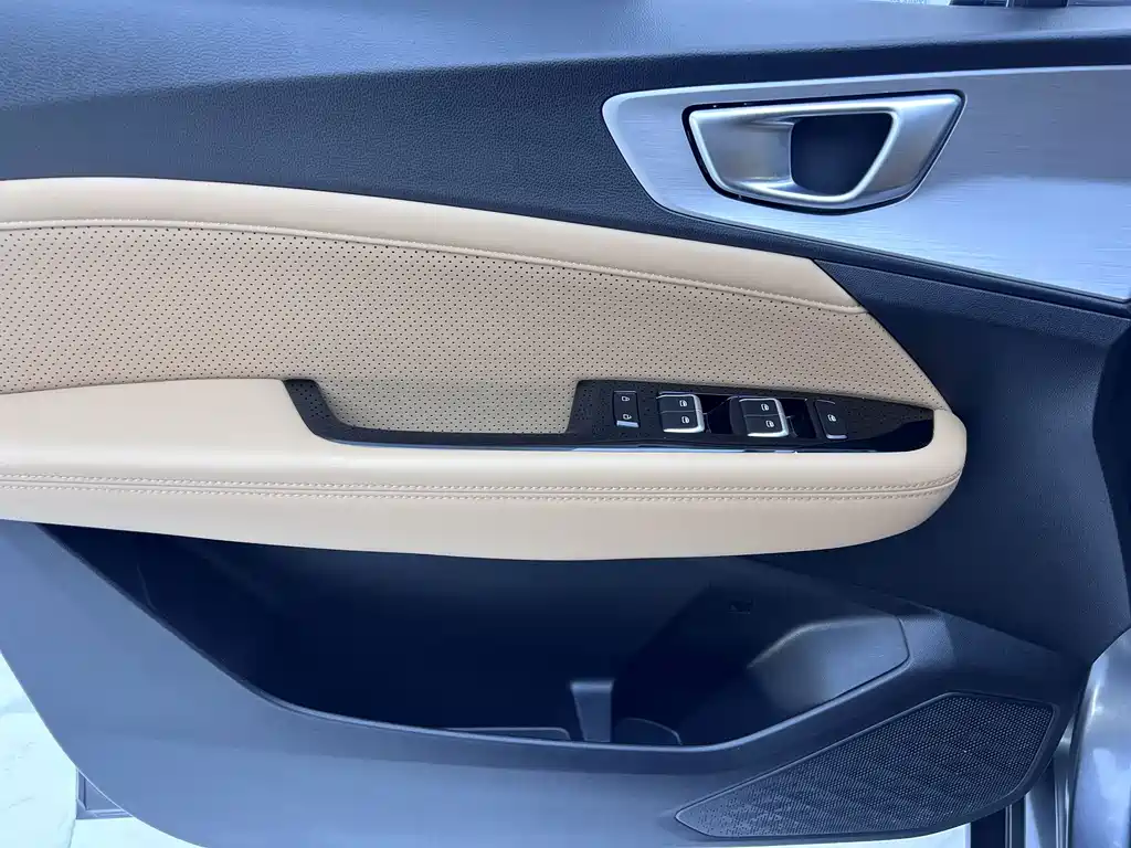 Wuling Jiachen — миниатюра 8