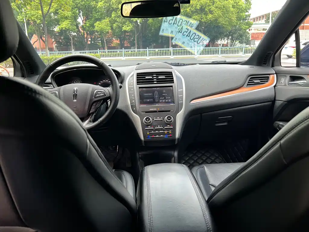 Lincoln MKC — миниатюра 13