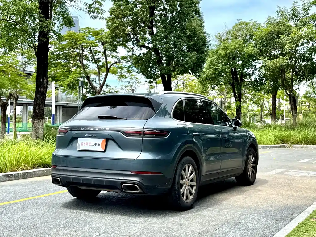 Porsche Cayenne — миниатюра 6