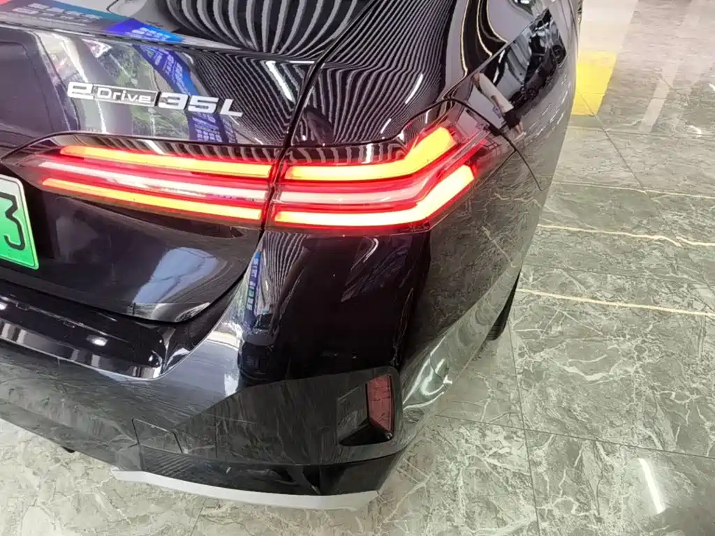 BMW i5 — миниатюра 8
