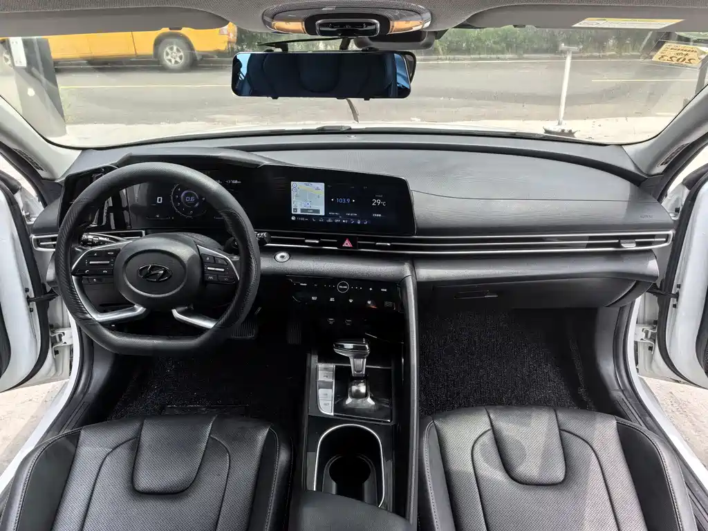 Hyundai Elantra — миниатюра 12
