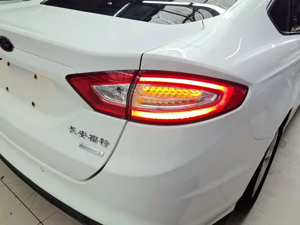 Ford Mondeo — миниатюра 8
