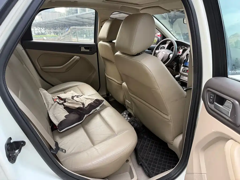 Ford Focus — миниатюра 6