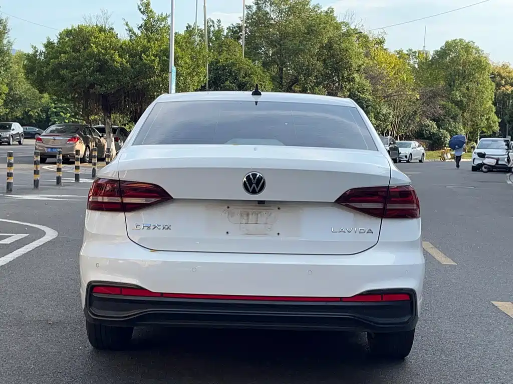 Volkswagen Lavida — миниатюра 5