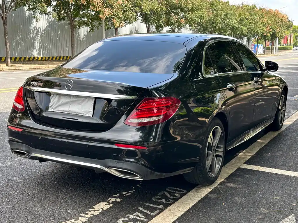 Mercedes-Benz E-Class — миниатюра 16