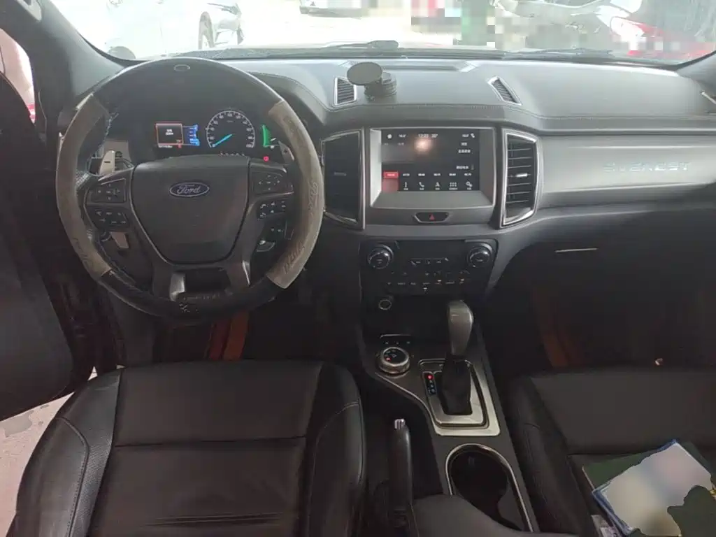 Ford Everest — миниатюра 6