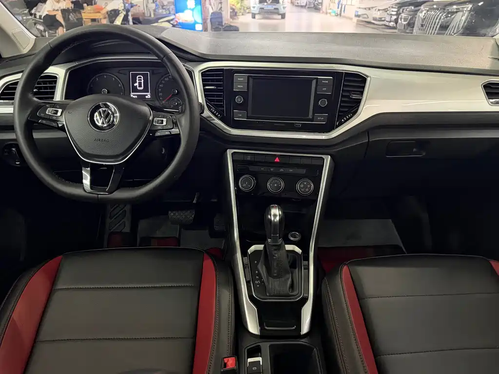 Volkswagen T-Roc — миниатюра 10