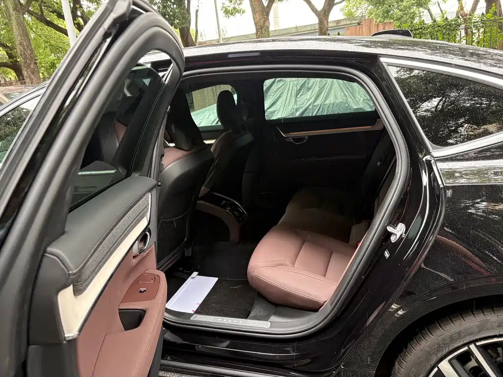 Volvo S90 2024 B5 Luxury