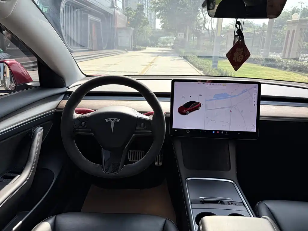 Tesla Model 3 — миниатюра 18