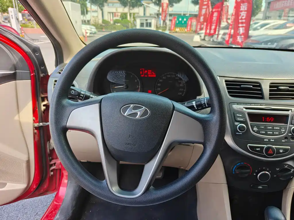 Hyundai Verna — миниатюра 7
