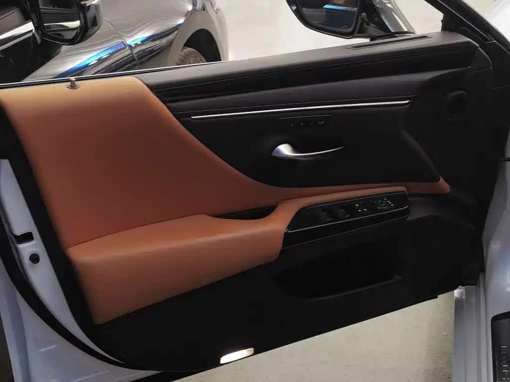 Lexus ES — миниатюра 6