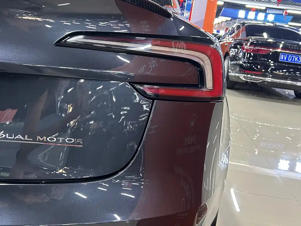 Tesla Model 3 — миниатюра 10