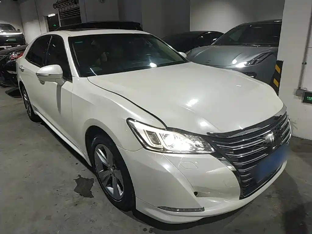 Toyota Crown — миниатюра 4