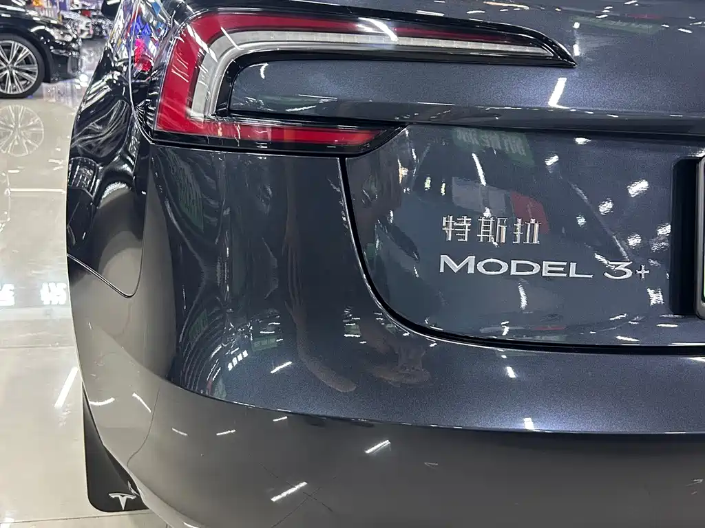 Tesla Model 3 — миниатюра 9