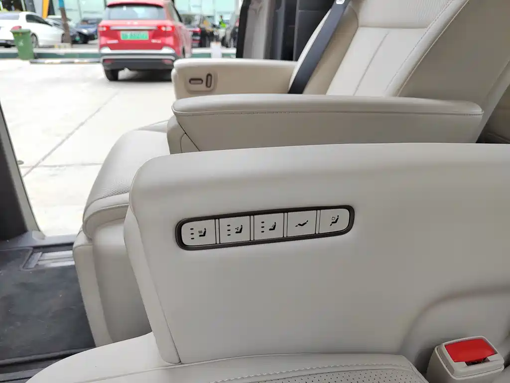 Li Auto Li MEGA — миниатюра 17