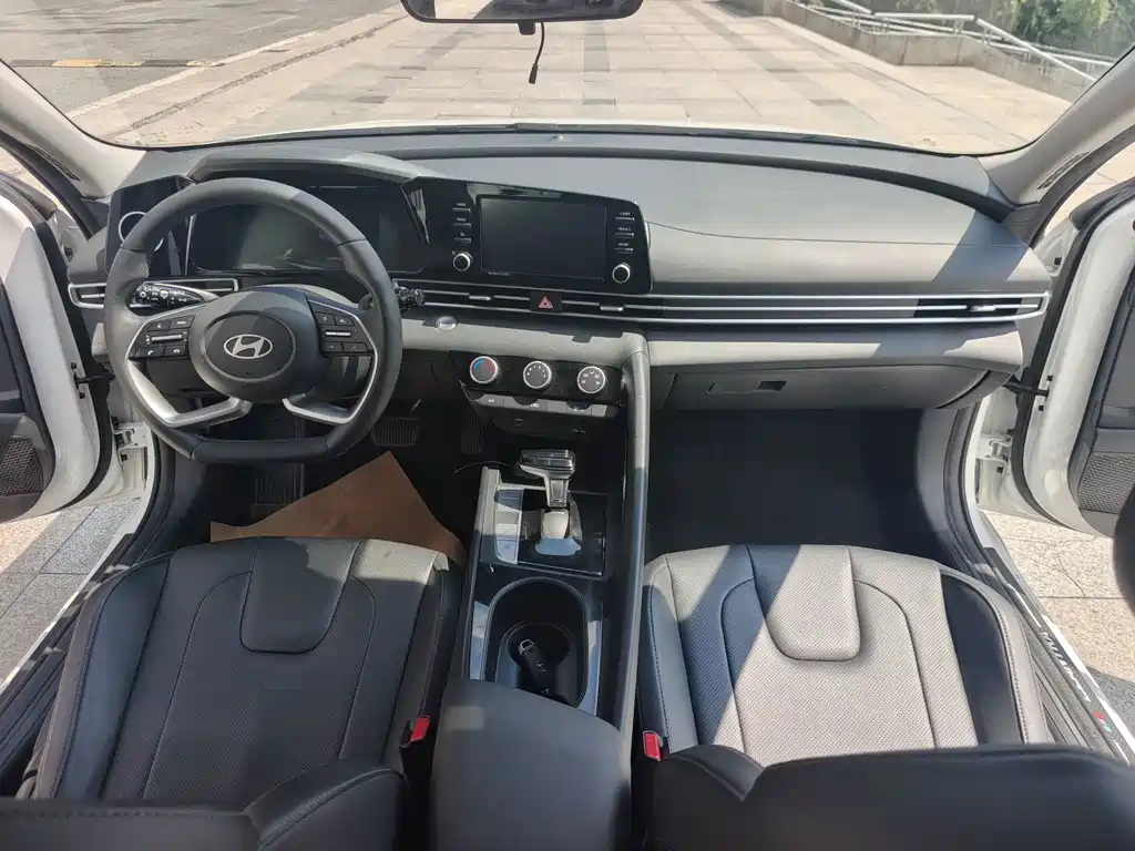 Hyundai Elantra — миниатюра 6