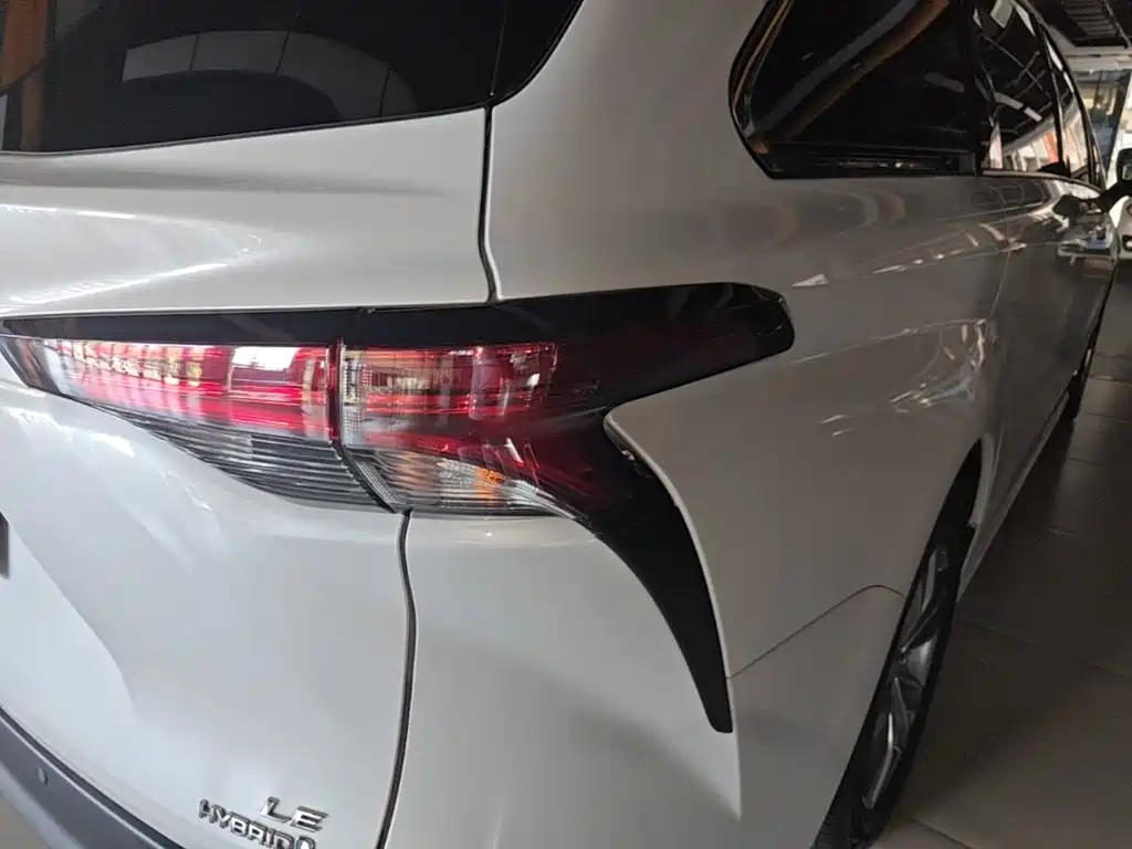 Toyota Sienna — миниатюра 8