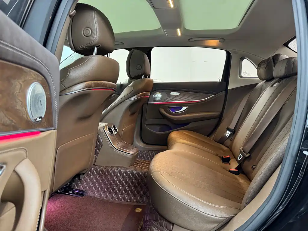 Mercedes-Benz E-Class — миниатюра 8