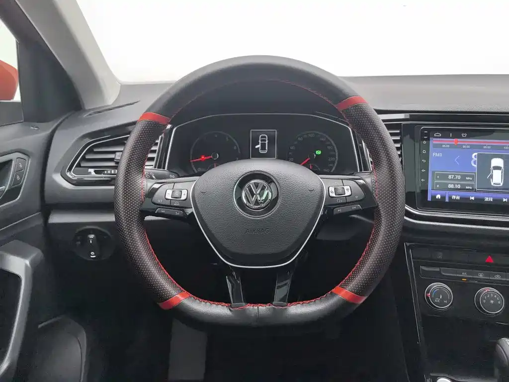 Volkswagen T-Roc — миниатюра 11