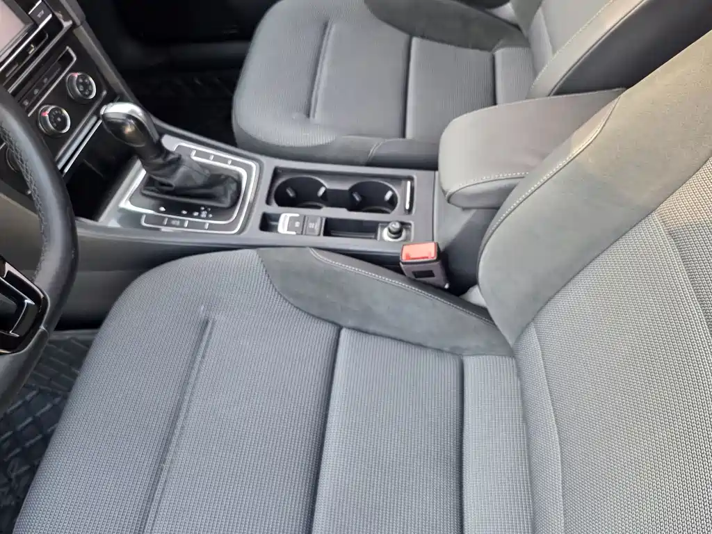 Volkswagen Golf — миниатюра 12