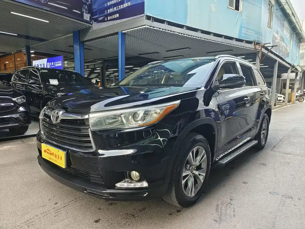 TOYOTA HIGHLANDER