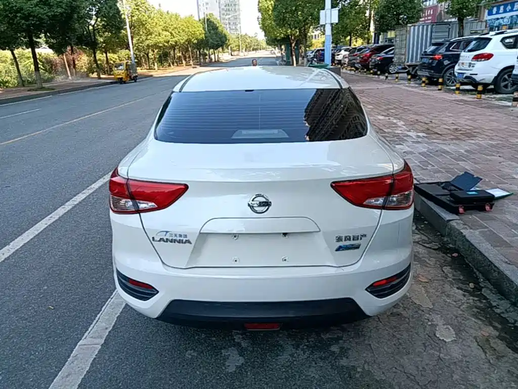 Nissan Bluebird — миниатюра 6