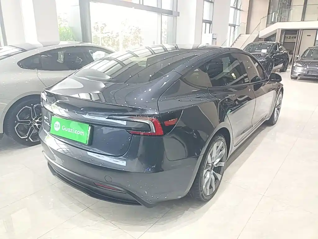 Tesla Model 3 — миниатюра 7