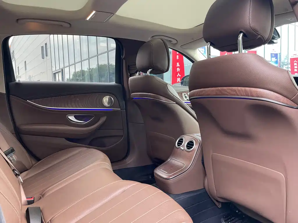 Mercedes-Benz E-Class — миниатюра 13