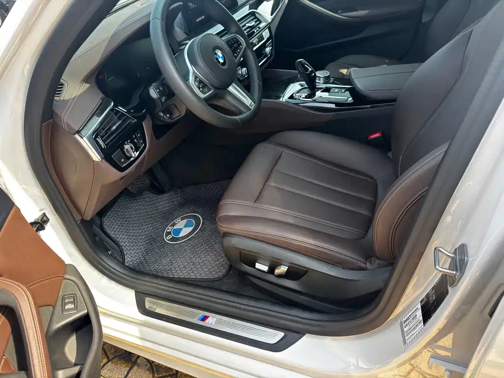BMW 5 Series — миниатюра 11